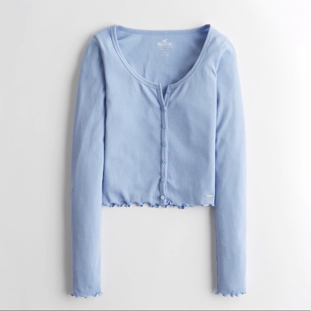 nwt hollister must-have button front top